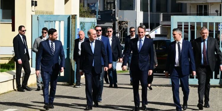 Στο υπουργείο Υποδομών ο Μητσοτάκης – Τον υποδέχθηκαν Δήμας, Κυρανάκης, Ταχιάος