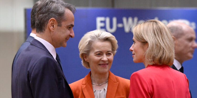 Τι αποφάσισαν οι 27 της ΕΕ για το μεταναστευτικό και την άμυνα – Μητσοτάκης: Όποιος δεν δικαιούται άσυλο θα τον γυρίζουμε πίσω