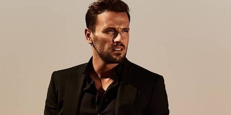 Νίκος Βέρτης: Απολογείται ο τραγουδιστής στα δικαστήρια Θεσσαλονίκης – Η αντίδρασή του στις κάμερες