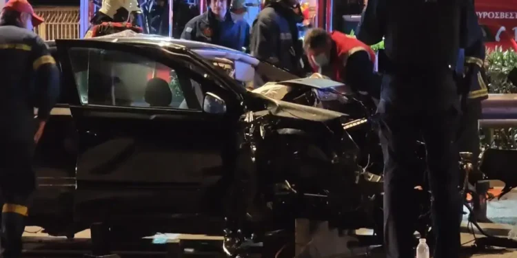 Τροχαίο στη Λεωφόρο Ποσειδώνος: Χωρίς δίπλωμα ο 20χρονος οδηγός του αυτοκινήτου που «καρφώθηκε» σε κολώνα