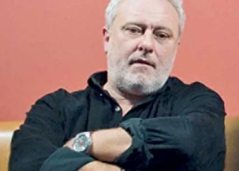 Συνεχίζει τις προκλήσεις ο Ψαριανός: «Οι “έμποροι” των Τεμπών για δεύτερη χρονιά στο θέατρο ΕΛΛΑΣ»