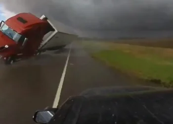 ΗΠΑ: 33 νεκροί, δεκάδες τραυματίες και τεράστιες υλικές ζημιές μετά τους ανεμοστρόβιλους που έπληξαν τις πολιτείες