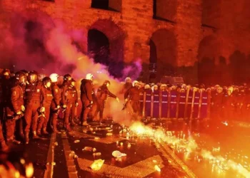 Οργή στην Τουρκία: Ο λαός αψηφά τις απειλές Ερντογάν – Στο δικαστήριο σήμερα ο Ιμάμογλου