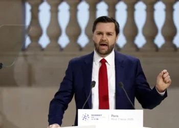 O Τζέι Ντι Βανς για Βρετανία: «Τυχαία χώρα που δεν έχει πολεμήσει εδώ και 30 ή 40 χρόνια»