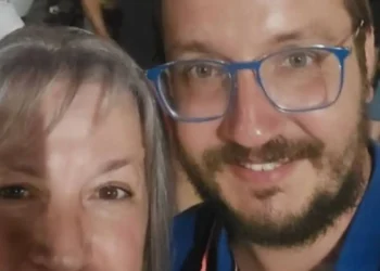 Βασίλης Καλογήρου: Η συγκινητική ανάρτηση της μητέρας του – «Τέτοιες μέρες του 1985, ως δώρο ανεκτίμητο, σε κράτησα στην αγκαλιά μου για πρώτη φορά»