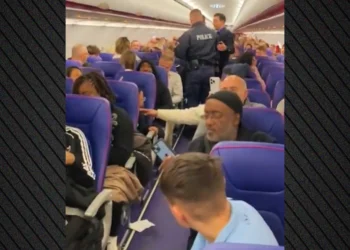 Μεθυσμένη επιβάτιδα προκάλεσε πανικό σε πτήση – Αναγκαστική προσγείωση αεροσκάφους στην Αθήνα