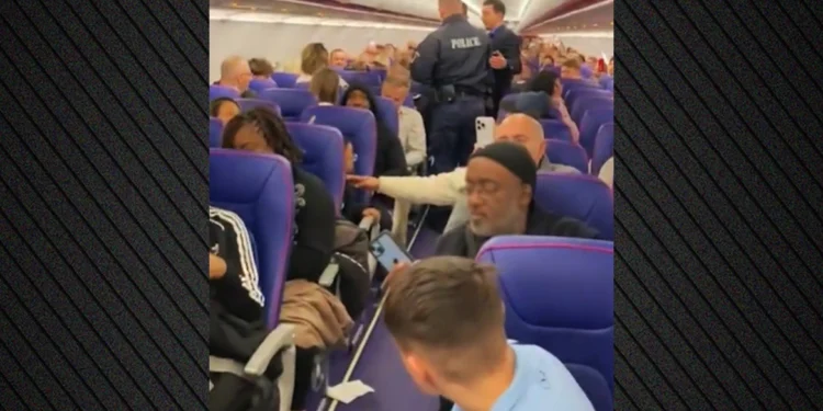 Μεθυσμένη επιβάτιδα προκάλεσε πανικό σε πτήση – Αναγκαστική προσγείωση αεροσκάφους στην Αθήνα