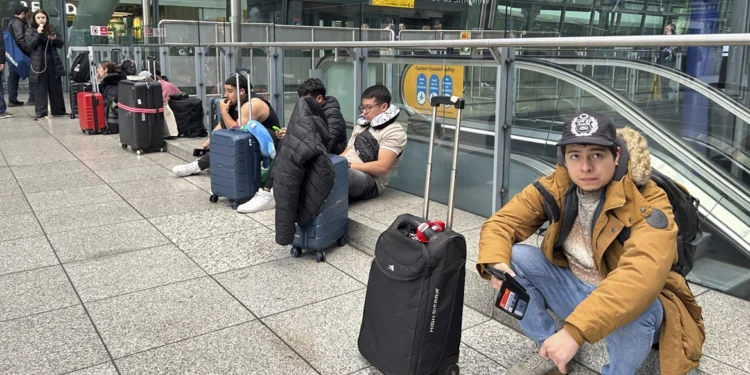 Το Χίθροου ανακοίνωσε μερική επαναλειτουργία εντός της ημέρας – Θα γίνουν «ορισμένες πτήσεις»