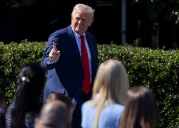 Ρεσιτάλ Τραμπ: «Τη δεύτερη φορά, διοικώ τη χώρα και τον κόσμο»-Τι είπε για Μπέζος και Ζάκερμπεργκ