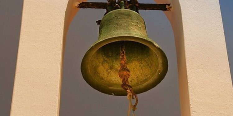 Λάρισα: Έπιασαν ληστές που ρήμαζαν εκκλησίες – Έκλεβαν παγκάρια, τάματα και καμπάνες