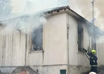 Κεφαλονιά: Διασωληνωμένο και με διπλό έγκαυμα στους πνεύμονες το 3χρονο παιδί μετά τη φωτιά που ξέσπασε στο σπίτι του