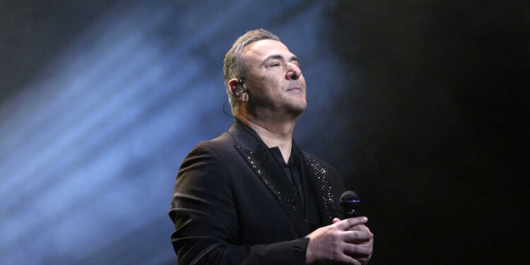 Ο Αντώνης Ρέμος στο Ντουμπάι: Από 500 μέχρι 50.000 ευρώ ο τιμοκατάλογος στη συναυλία του