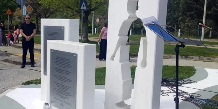 Μνημείο στη μνήμη του 15χρονου Τηλέμαχου Τσιμιρίκα που θυσιάστηκε για να σώσει τα αδέρφια του