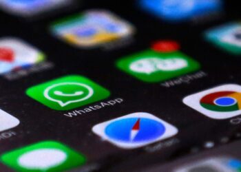 WhatsApp: Μόνο 30 μηνύματα το μήνα – Το Messenger βάζει όριο