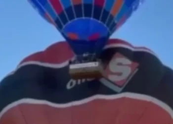 Αερόστατο συγκρούστηκε με άλλο κατά την απογείωση – Ούρλιαζαν οι επιβάτες στο καλάθι [βίντεο]