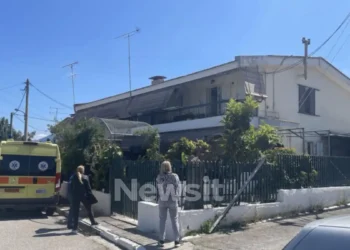 Αίγιο: Σε αμόκ ο 23χρονος δράστης της διπλής δολοφονίας στα δικαστήρια – Έβριζε, φώναζε και αυτοτραυματίστηκε