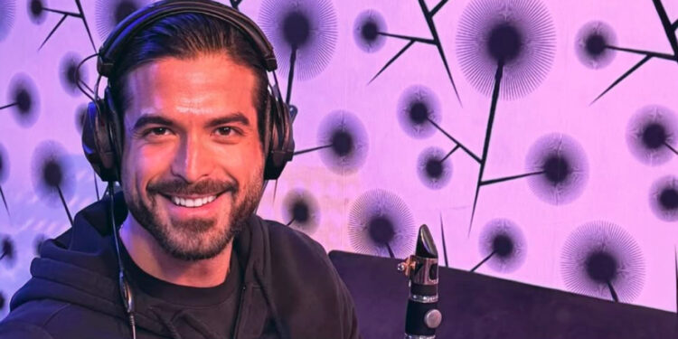 Άρης Μουγκοπέτρος: Ποιος είναι ο δεξιοτέχνης του κλαρίνου που ακρωτηριάστηκε από έκρηξη κροτίδας