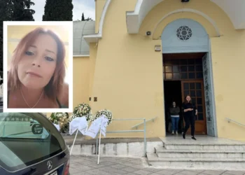 Πάτρα: Θρήνος στην κηδεία της 47χρονης ναυτικού που παρασύρθηκε από φορτηγό στον καταπέλτη πλοίου – Στον ανακριτή οι 3 συλληφθέντες