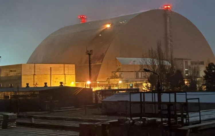 Χτυπήθηκε από drone η σαρκοφάγος του Τσερνόμπιλ – Σε αναζήτηση λύσης η Ουκρανία