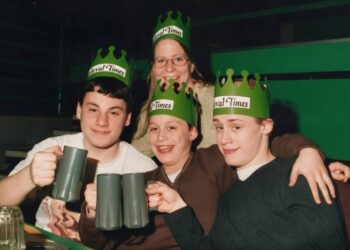 «Δεν περιμένω τίποτα από αυτόν»: Η μητέρα των αδελφών Κάλκιν ζει χωρίς κινητό, ίντερνετ και τη βοήθεια των παιδιών της