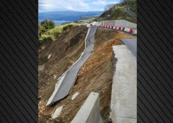 Θεσσαλία: Κατέρρευσε ο νέος δρόμος Αγιοκάμπου – Κεραμιδίου λίγους μήνες πριν παραδοθεί – Δείτε βίντεο