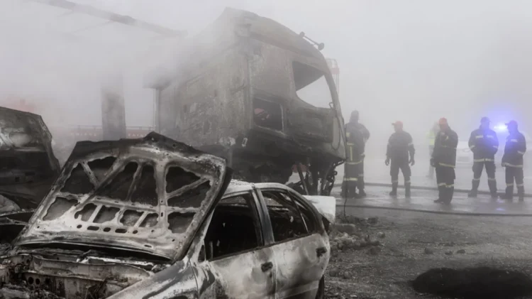 Πώς έγινε η τραγωδία στην Εγνατία: ΙΧ έκανε όπισθεν στη λωρίδα του e-pass, έπεσαν πάνω του το δεύτερο ΙΧ και το φορτηγό