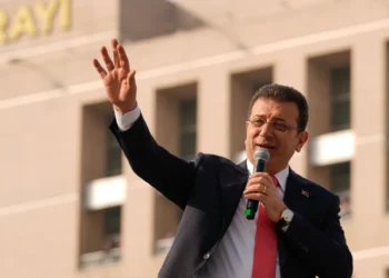 Γαλλία: Ο Ιμάμογλου ανακηρύχθηκε επίτιμος δημότης της πόλης του Παρισιού