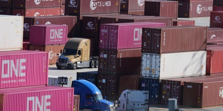 Δασμοί Τραμπ: Τα 10 βασικά ελληνικά προϊόντα που «κινδυνεύουν» – Τι εξάγει η Ελλάδα στις ΗΠΑ