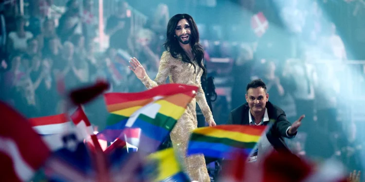 Eurovision 2025: Απαγορεύτηκε στους καλλιτέχνες να φέρουν σημαίες της ΛΟΑΤΚΙ+ κοινότητας στη σκηνή