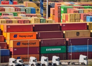 Ο δίδυμος «εφιάλτης» της ΕΕ – Δασμοί Τραμπ και πλημμύρα φθηνών κινεζικών προϊόντων