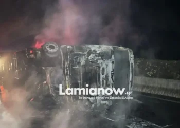 Νεκρός οδηγός νταλίκας στην Εθνική Αθηνών Λαμίας: Το φορτηγό του τούμπαρε και τυλίχτηκε στις φλόγες