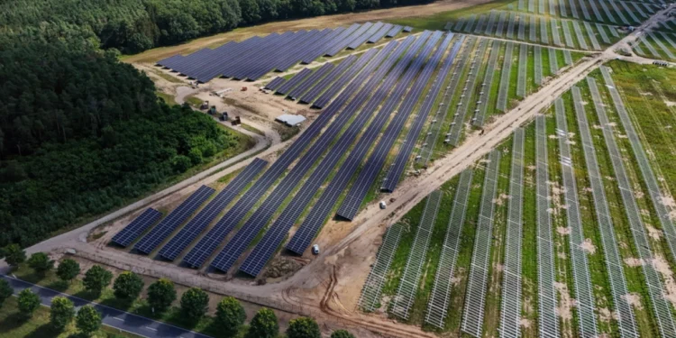 Ο πόλεμος των φωτοβολταϊκών: Δασμούς που ξεπερνούν το 3000% αναμένεται να επιβάλλουν οι ΗΠΑ σε κινεζικές εταιρείες στην Ασία