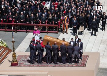 Πάπας Φραγκίσκος: Πέρασε στην αιωνιότητα ο Ποντίφικας – Χιλιάδες πιστοί τον αποχαιρέτησαν