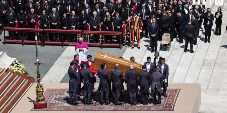 Πάπας Φραγκίσκος: Πέρασε στην αιωνιότητα ο Ποντίφικας – Χιλιάδες πιστοί τον αποχαιρέτησαν