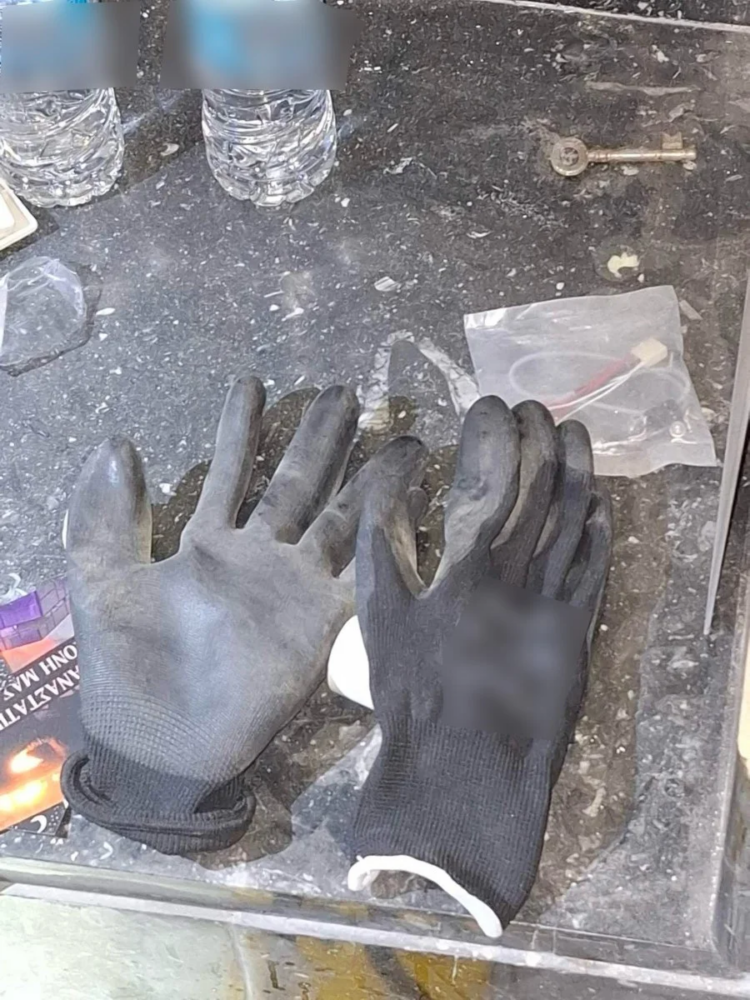 Επιχείρηση της ΕΛΑΣ σε υπό κατάληψη κτίριο στα Εξάρχεια: Συνέλεξαν γενετικό υλικό και αποτυπώματα -Δείτε εικόνες