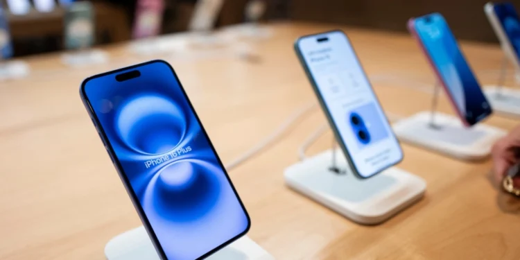 Apple: Μετέφερε αεροπορικά 600 τόνους iPhone από την Ινδία για να προλάβει τους δασμούς του Ντόναλντ Τραμπ