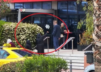 Καρέ-καρέ το εμπόριο της πίστης από τις «καλόγριες» με τα σταυρουδάκια – «Κυνηγάνε τους ηλικιωμένους» [εικόνες]