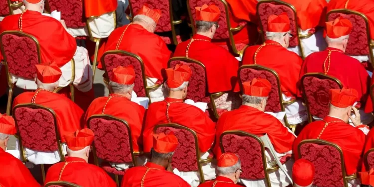 Εκλογή νέου Πάπα: Το Κονκλάβιο, ο μαύρος ή άσπρος καπνός κι όλο το περίπλοκο τελετουργικό στην Καπέλα Σιξτίνα στο Βατικανό