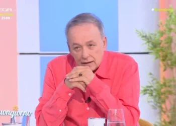 Μικρούτσικος σε Σκορδά: «Η προσθετική μαλλιών που έκανε ο Άδωνις σου άρεσε; Διότι δότης ήταν ο Πορτοσάλτε» (vid)