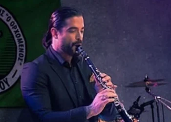 Ο Μουγκοπέτρος θα κινηθεί νομικά αν δεν προσέλθει στις Αρχές ο άνθρωπος που του έδωσε την κροτίδα (vid)