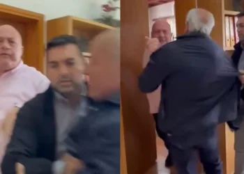 Βόλος: Ο Μπέος απομακρύνει με σπρωξιές δημοτικό σύμβουλο (βίντεο)