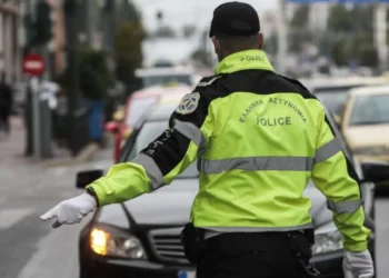 Τρελή καταδίωξη Τούρκου στο κέντρο της Αθήνας που παραβίασε τον μισό ΚΟΚ – Πέρασε κόκκινα φανάρια, έτρεχε, έκανε ελιγμούς