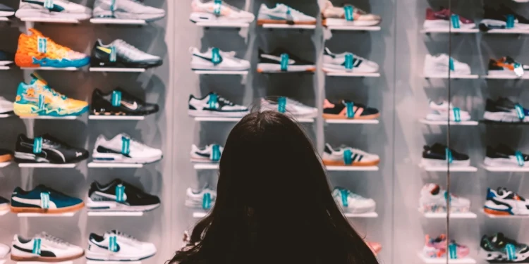 Βουτιά καταγράφουν οι μετοχές Nike, Adidas και Puma μετά τους δασμούς του Τραμπ στο Βιετνάμ