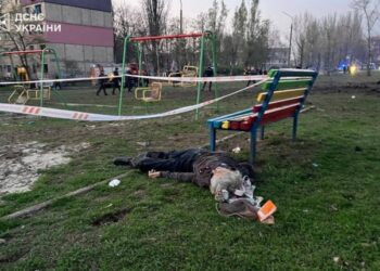 “Είναι καθάρματα”, ξέσπασε ο Ζελένσκι μετά το ρωσικό χτύπημα με 18 νεκρούς, εκ των οποίων 9 παιδιά, στη γενέτειρά του