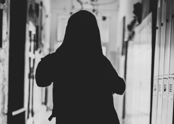 Σέρρες: 14χρονη χτύπησε συνομήλική της και φίλη της βιντεοσκοπούσε την επίθεση