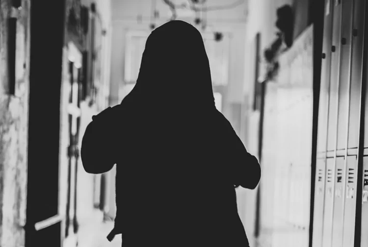 Σέρρες: 14χρονη χτύπησε συνομήλική της και φίλη της βιντεοσκοπούσε την επίθεση