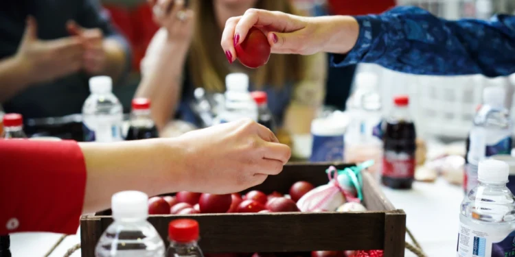 Εορταστικό ωράριο Πάσχα 2025: Ανοιχτά καταστήματα και σούπερ μάρκετ την Κυριακή των Βαΐων