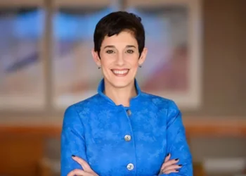 Δικαστής ελληνικής καταγωγής τα βάζει με τον Τραμπ για μετανάστη από το Ελ Σαλβαδόρ που απελάθηκε άδικα – Ποια είναι η Πόλα Ξινίς