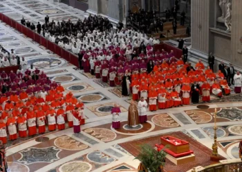 Πάπας Φραγκίσκος: Το Βατικανό ετοιμάζεται να κλείσει το φέρετρό του – Πάνω από 128.000 πιστοί στο λαϊκό προσκύνημα