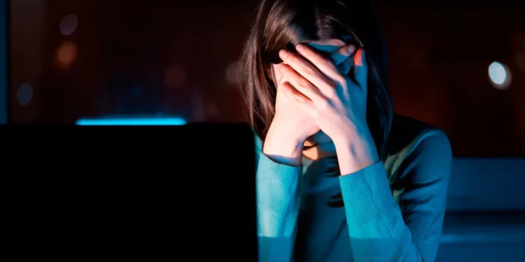 Συνελήφθη πιλότος της Πολεμικής Αεροπορίας που απειλούσε τη σύντροφό του με revenge porn: «Αν δεν κάνουμε σεξ, θα ανεβάσω βίντεο»